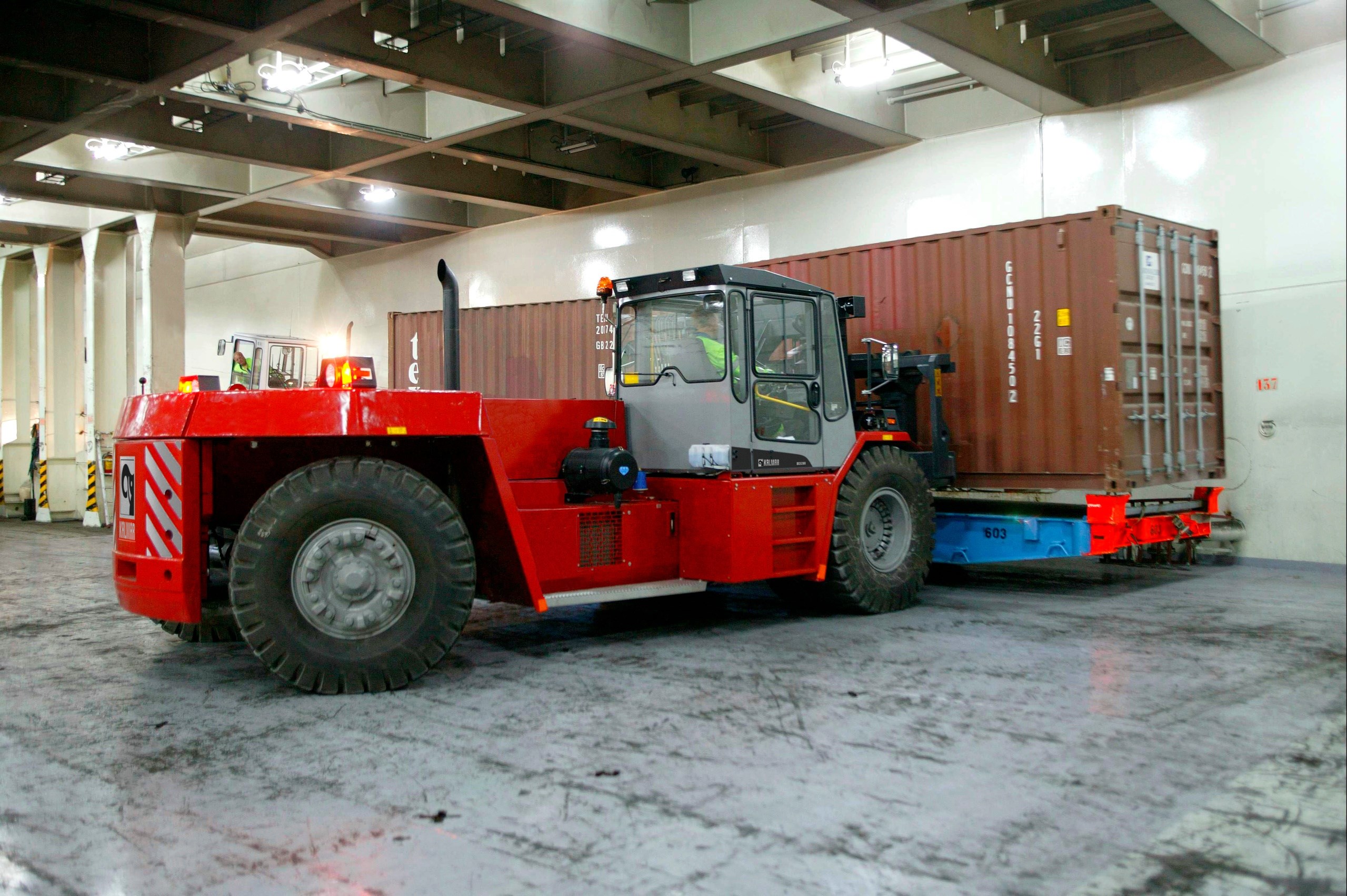 Forklift Trucks 40 000 115 000 Lbs Kalmarglobal