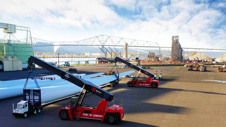 Kalmar Super Gloria at Port of Longview