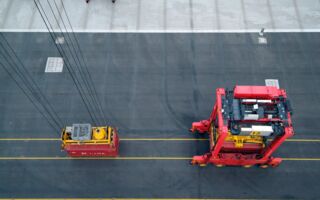 Automate without disruption: How phased straddle carrier automation protects your operations